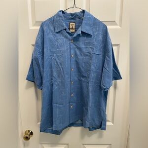 Hawaiian style shirt with wooden button detail